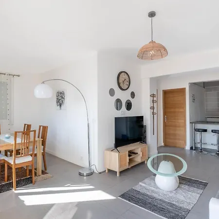 Modern & Spacious T4 Cannes